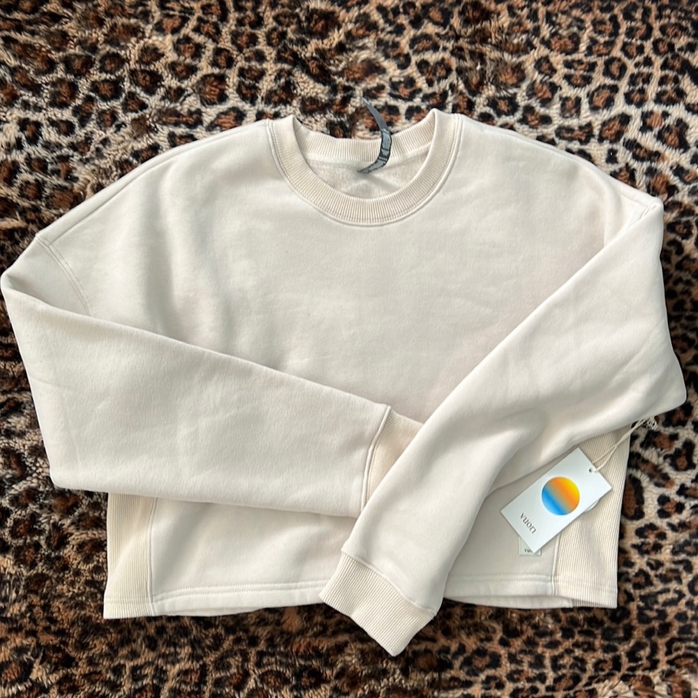 BNWT Vuori Crop Sweatshirt